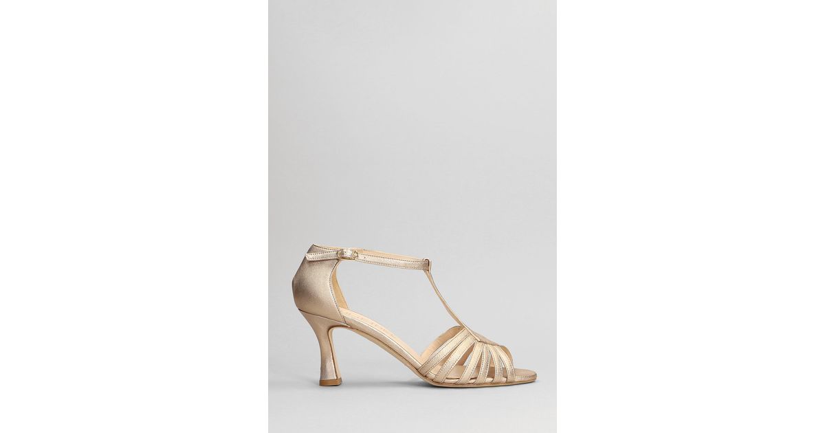Julie Dee Sandals In Powder Leather in Natural | Lyst