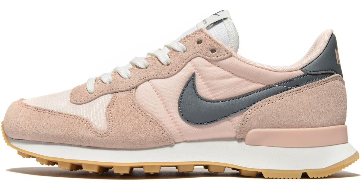 Nike Suede Internationalist in Peach 