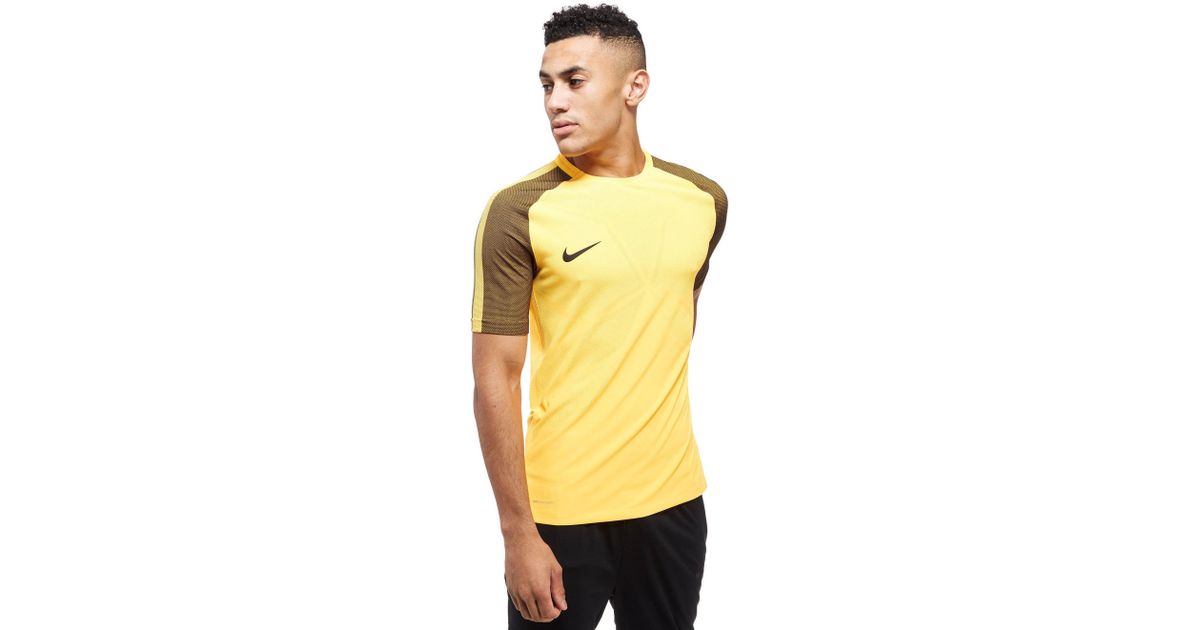 Nike Synthetic Aeroswift Strike T-shirt in Yellow/Black (Yellow) for Men -  Lyst