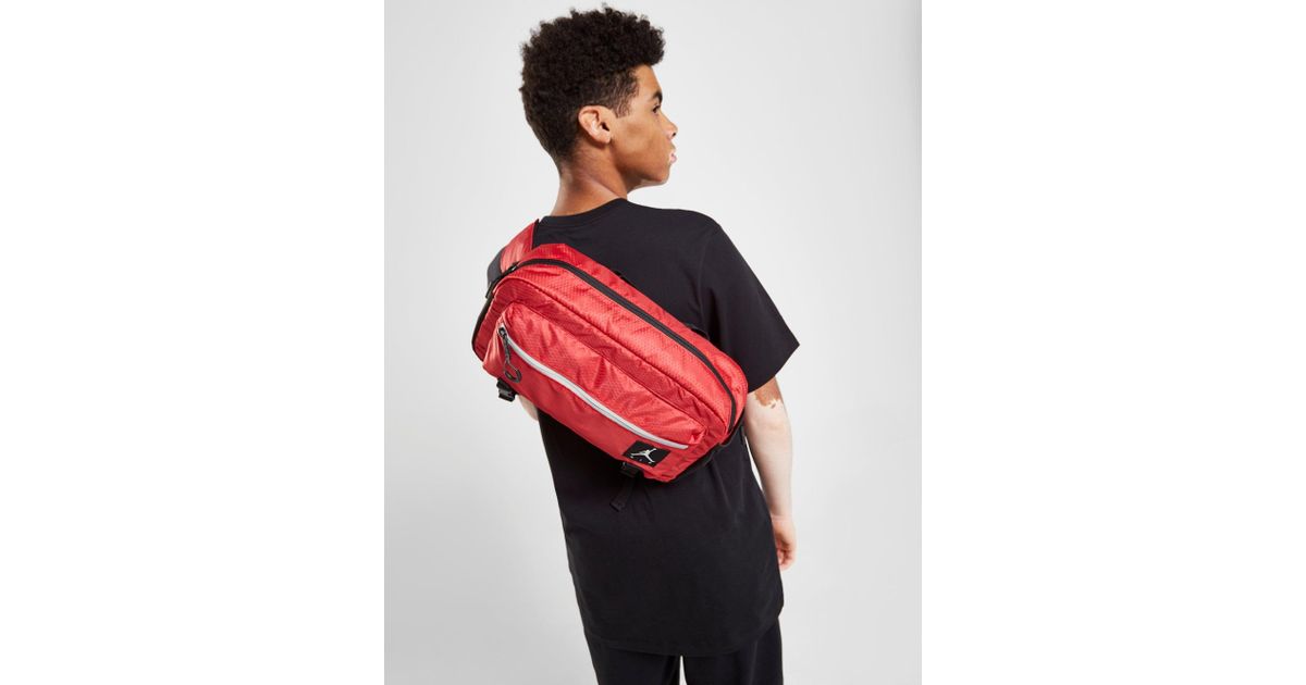 Nike Synthetic Crossbody Bag in Red for 