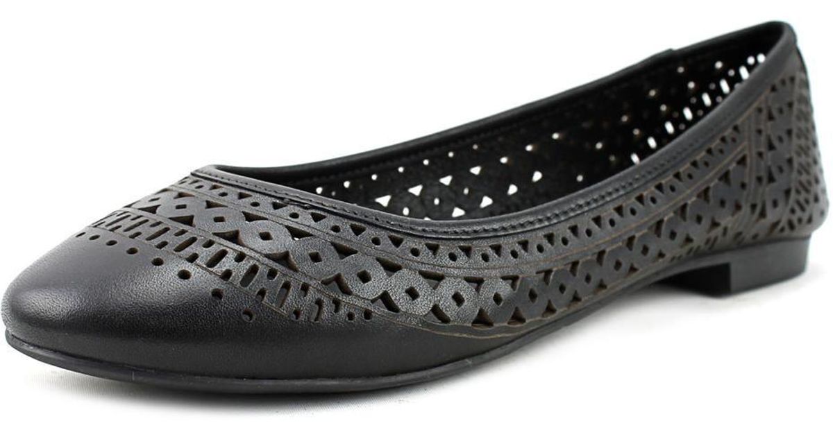 vince camuto femils flat