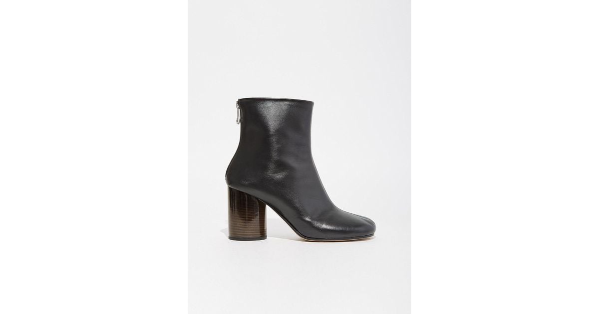 black round toe chelsea boots