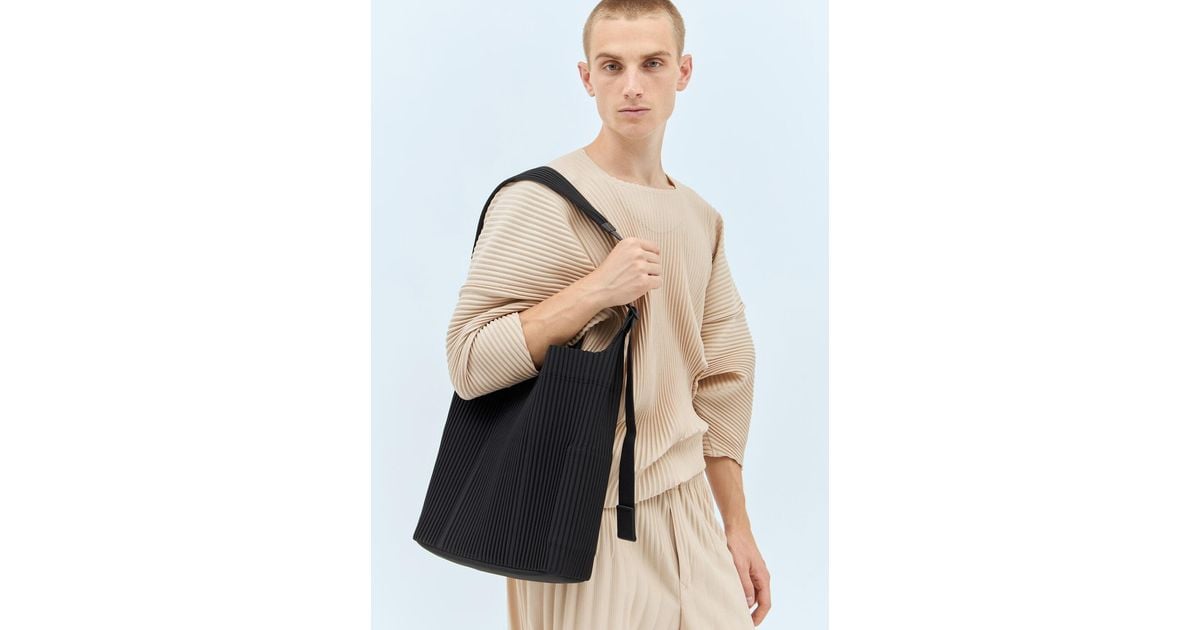 Homme Plissé Issey Miyake Rounded Square Bag in Black