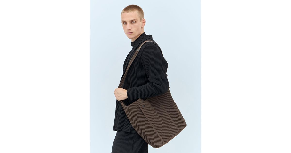 Homme Plissé Issey Miyake Utility Tote Bag in Blue for Men Homme Plissé Issey Miyake Utility Tote Bag in Blue for Men