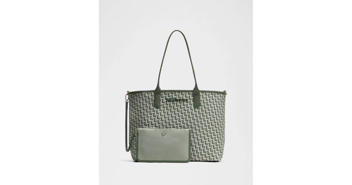 大容量サイズ＊lululemon＊クラシック ニット トートバッグ 18L Classic Knit Tote Bag 18L, FRPR/SDTP/AQWI | lululemon KSA