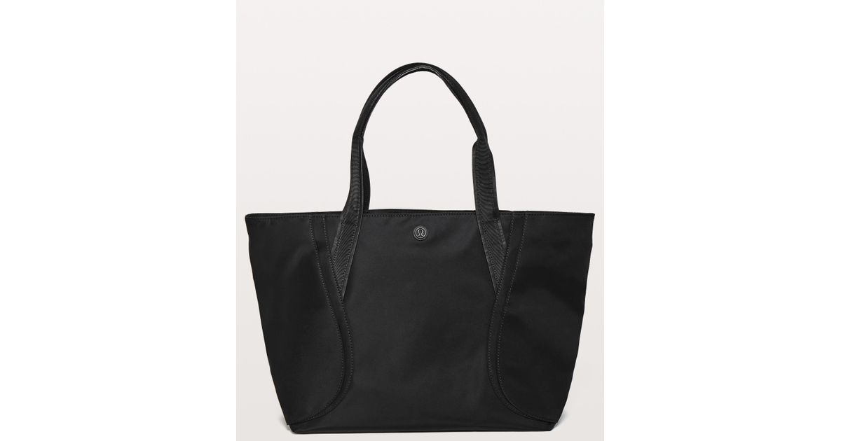 lululemon out of range tote