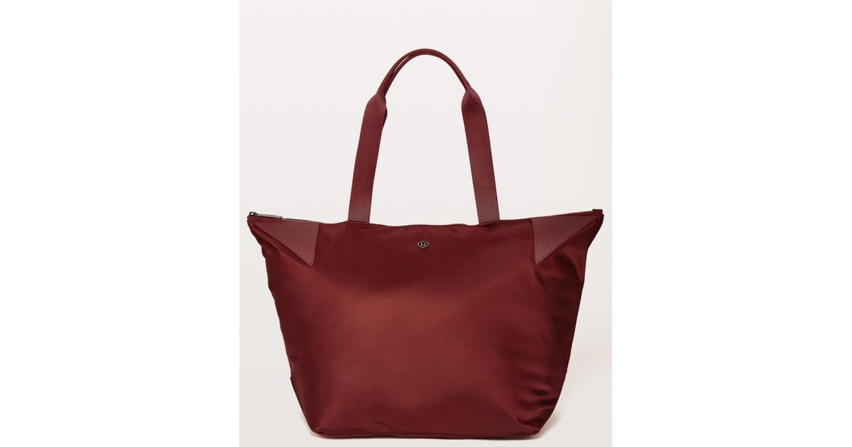lululemon acute tote