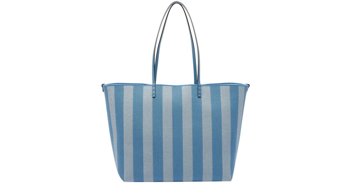 トートバッグ FENDI 'Roll Large' shopping bag Blue Fendi Roll Large in Blue | Lyst