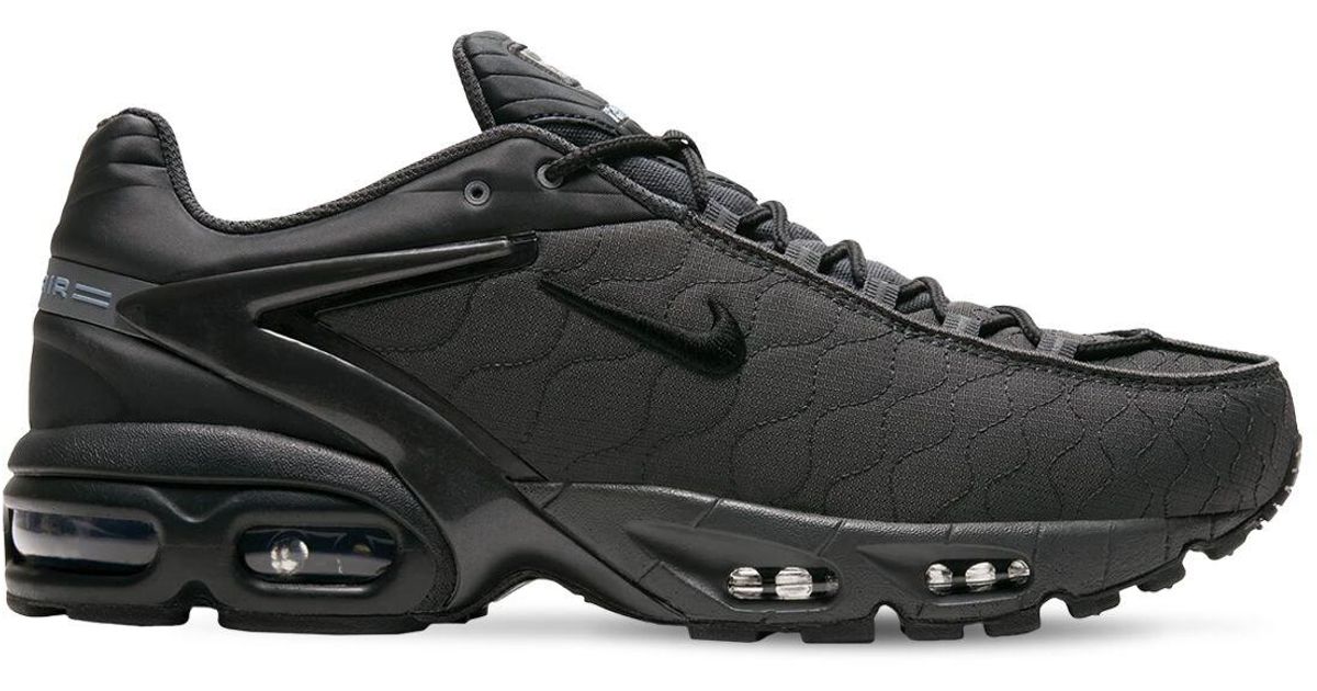 Sneakers \