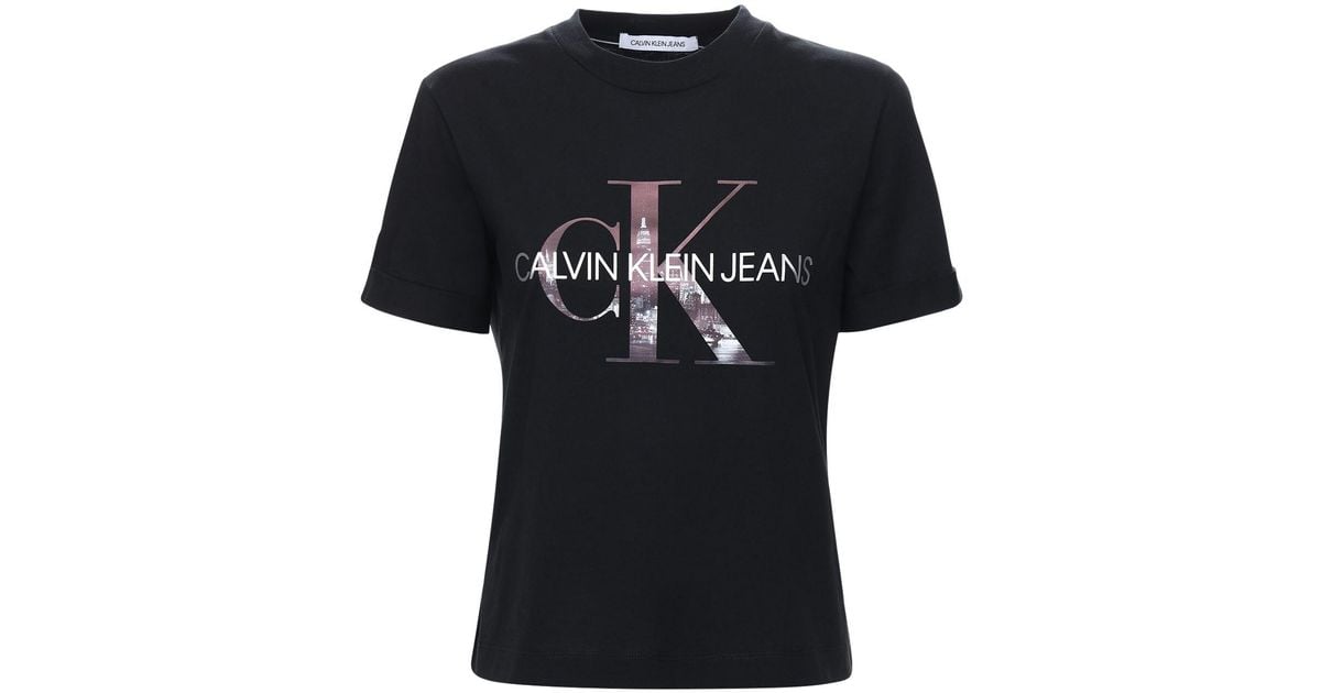 couple in single t shirt