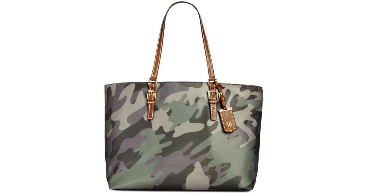 Tommy Hilfiger Julia Camo Tote in Olive 