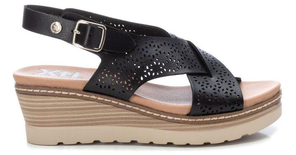 leather chappal ladies