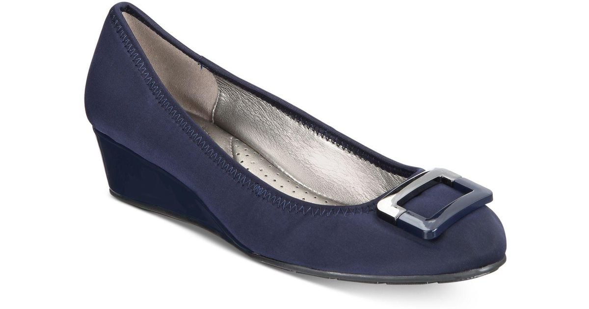 bandolino caddia wedge pumps