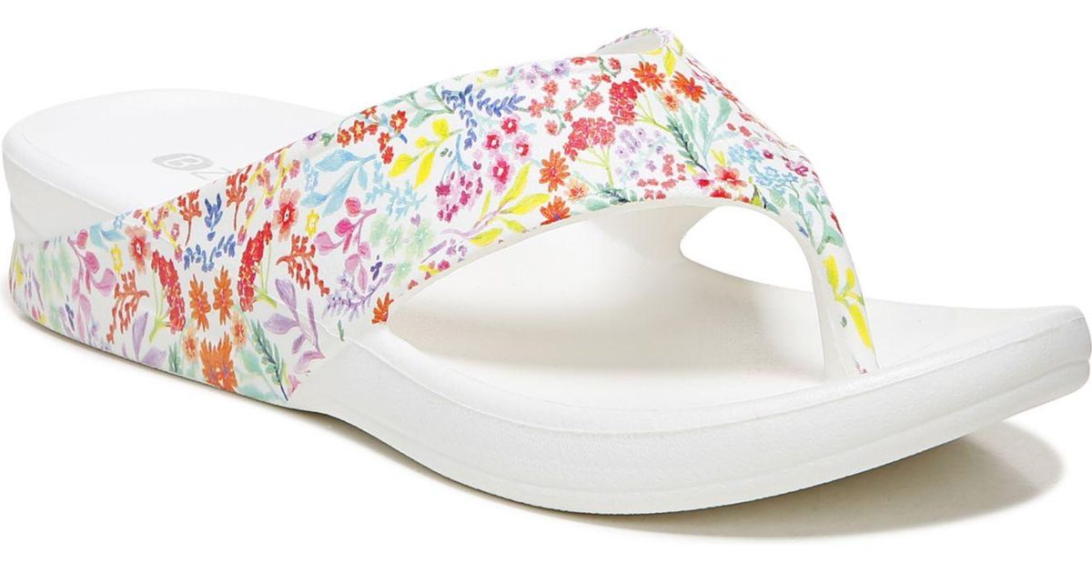 Bzees Synthetic Villa Print Washable Thong Sandals in White | Lyst