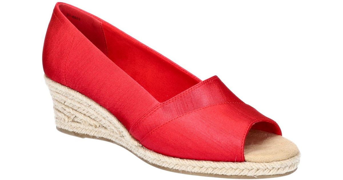 Easy Street Jasper Super Flex Espadrille Sandals in Red | Lyst