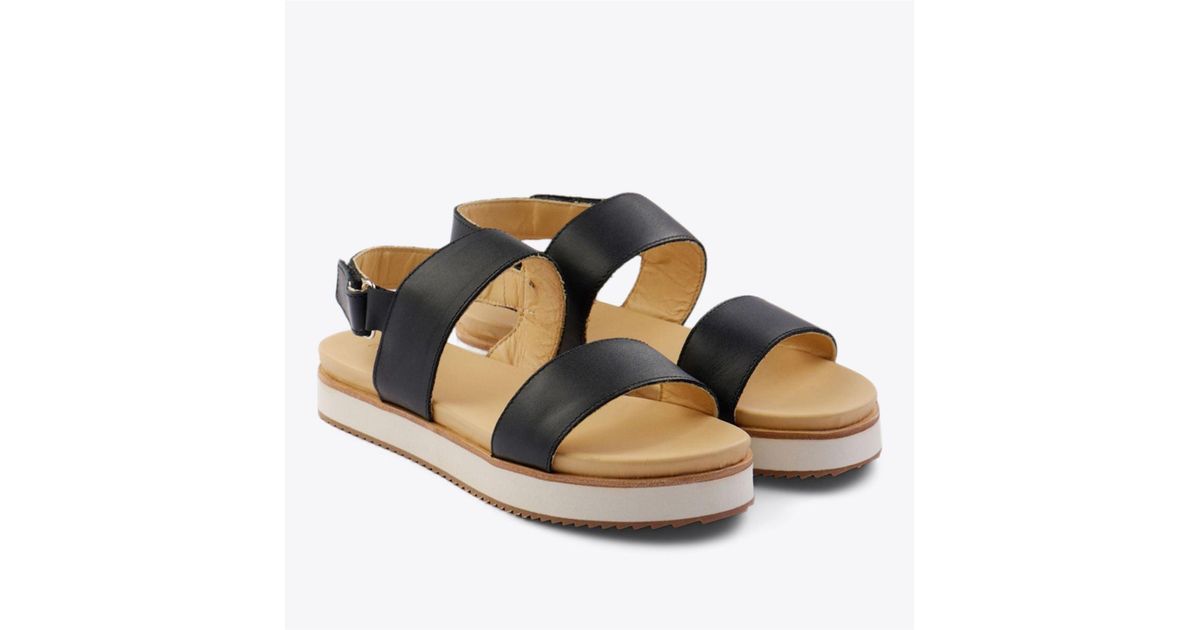 Nisolo Go-to Flatform Sandal in Black | Lyst