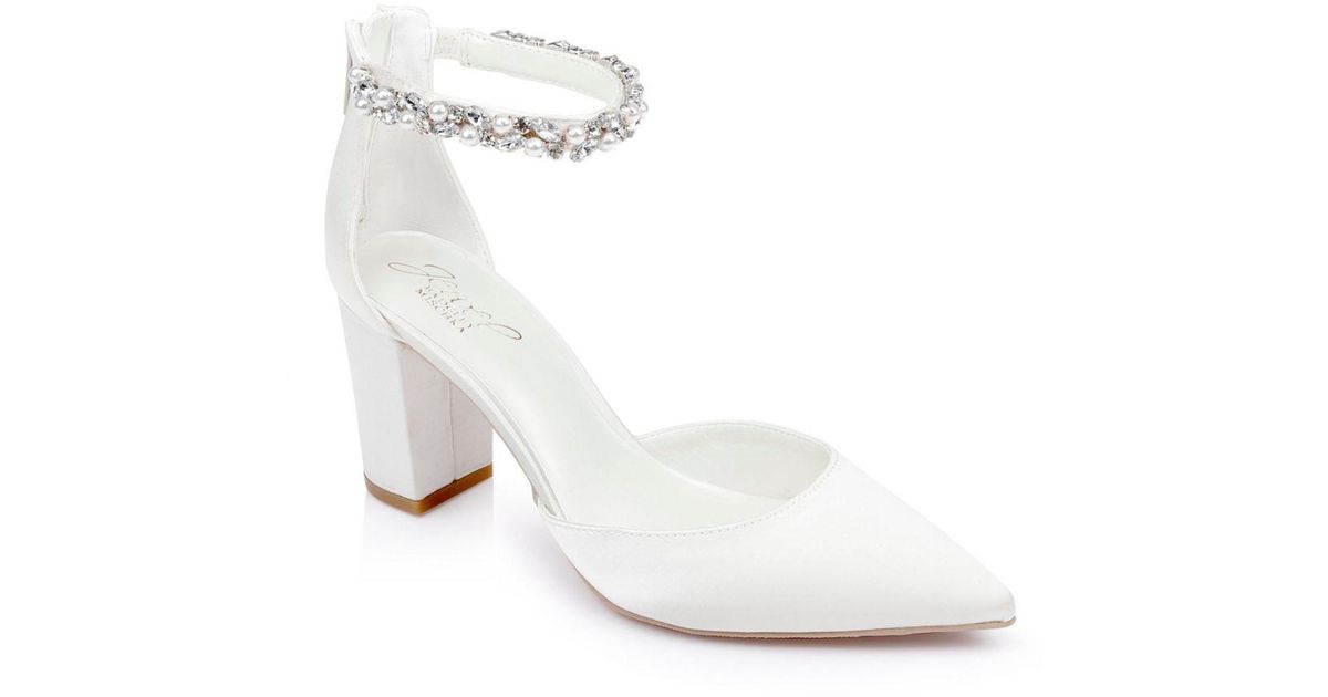 badgley mischka pointed toe pump