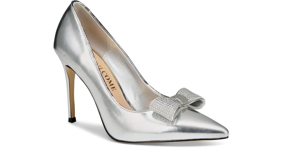 'Double Bow' pumps Pumps