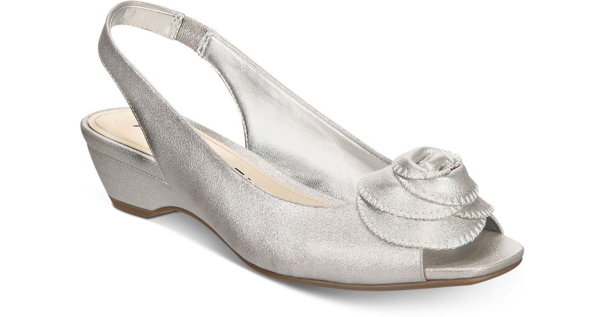 anne klein silver pumps