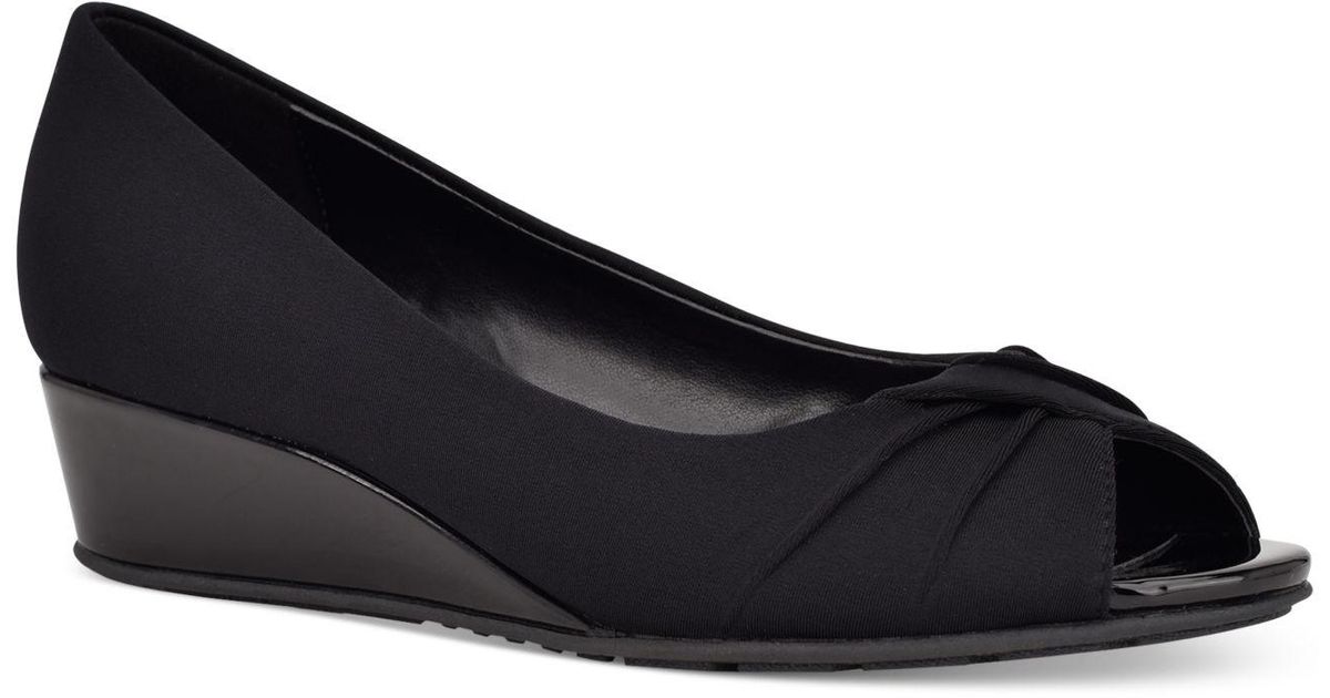 bandolino caddia wedge pumps