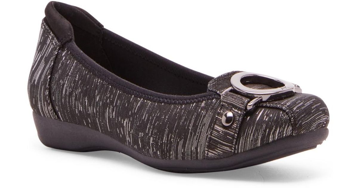 coach women's waverly beadchain pumps