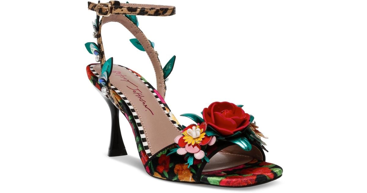 ★Betsey Johnson★K‐POPアイドル愛用★KARRA★サンダル Betsey Johnson Women's Karra Flower-Embellished High-Heel