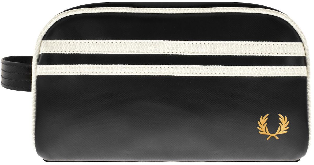 【マストハブ】FRED PERRY Coated Polyester Wash バッグ Coated Polyester Wash Bag - Night Green / Ecru | Accessories