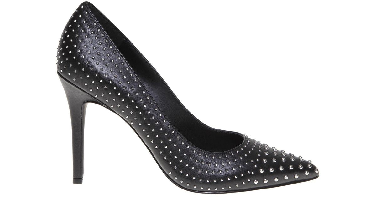 guess black patent leather pumps