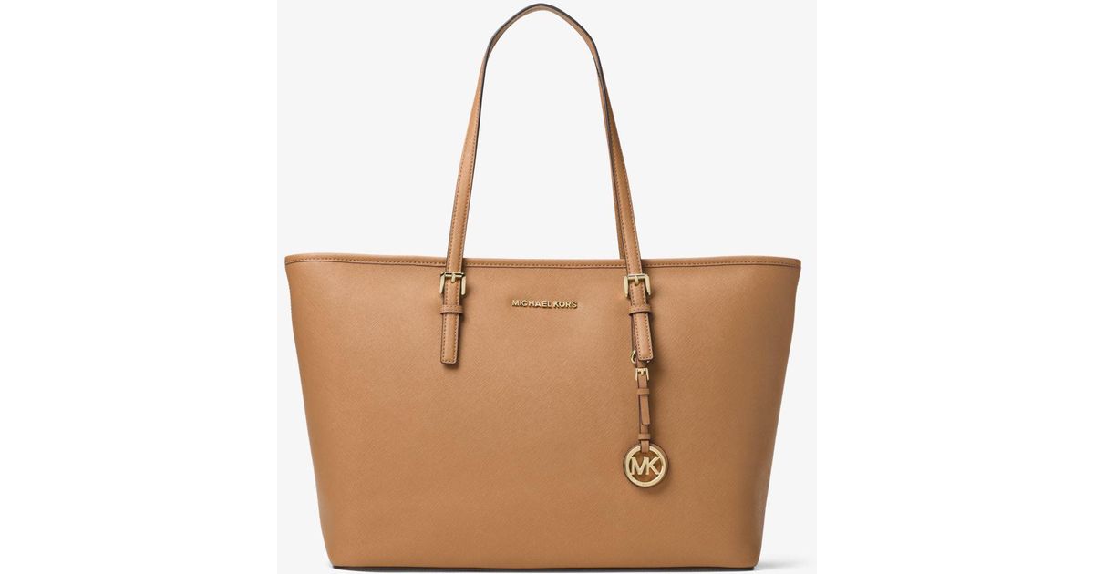 Bolso tote jet set mediano de piel saffiano con cremallera superior Clearance