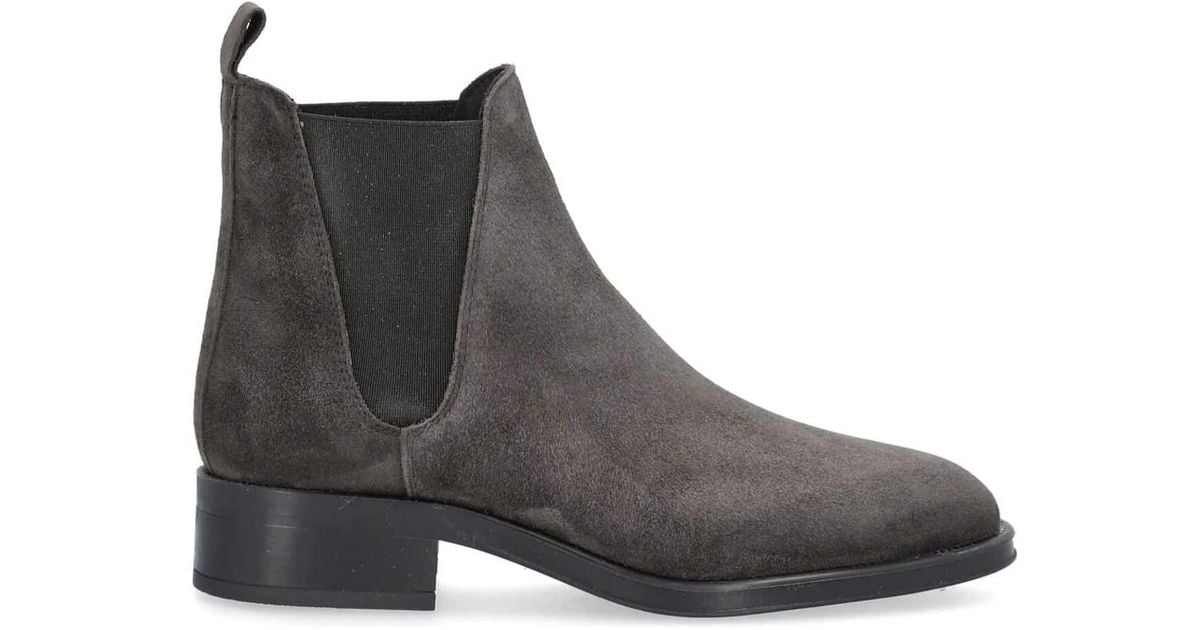 chelsea boots formal outfit