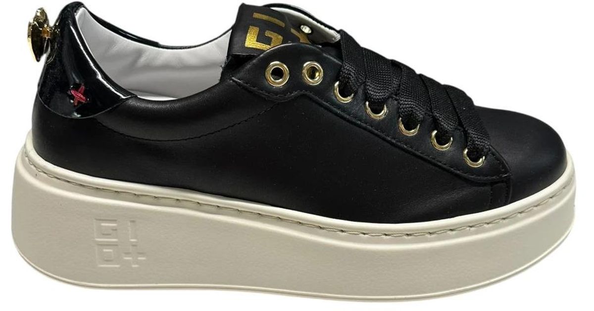 Pia Sneakers - Black
