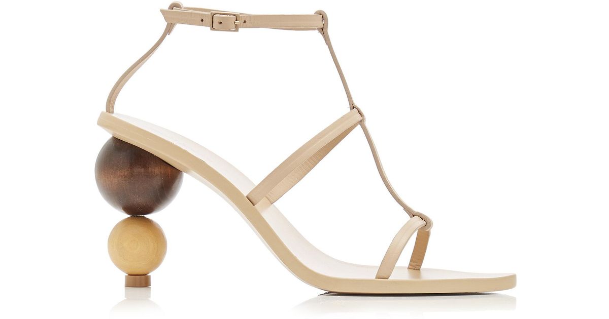 can i wear open toed shoes for business casual