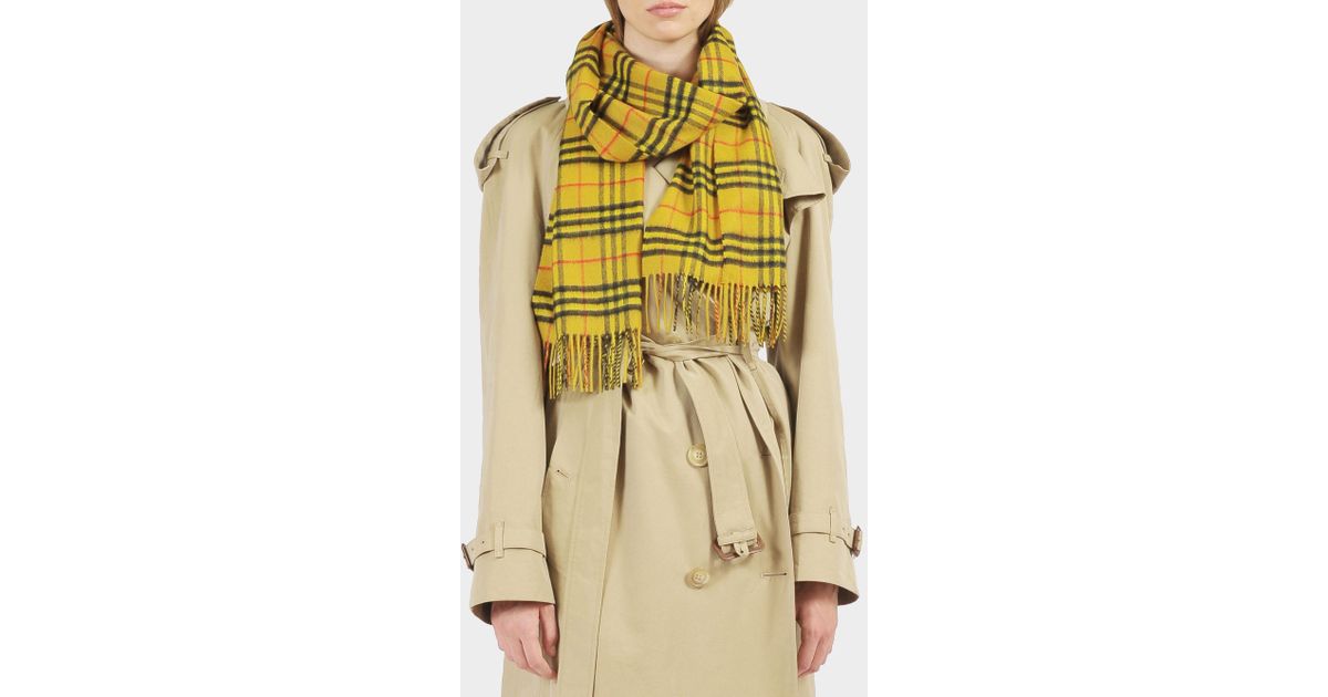 Burberry Tonal Vintage Check Scarf In Vibrant Yellow Cashmere in Beige  (Natural) - Lyst