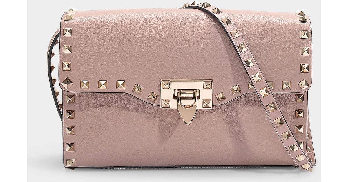 Valentino Rockstud Small Leather Shoulder Bag in Pink - Save 34% - Lyst