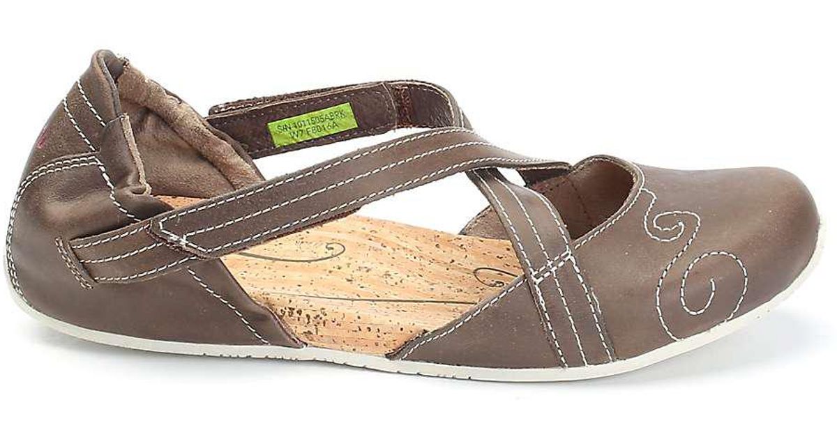 Ahnu Karma Latitude Leather Shoe in Brown Lyst