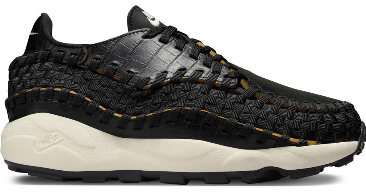 nike stretch knit shoes