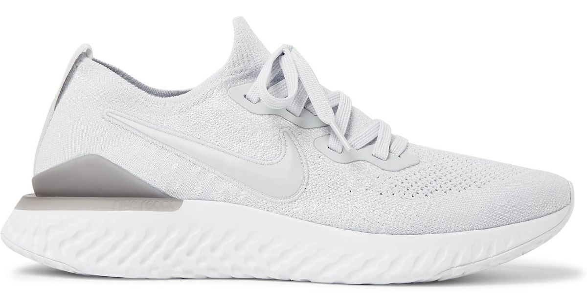 nike light gray shoes