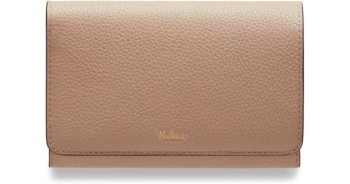 Meghan carrying Clifton Mulberry in Rosewater #designer #dior #gucci  #crossbody #kors #bags #tote #purse #nordstrom #handb… | Mulberry clifton,  Style, Crossbody bag