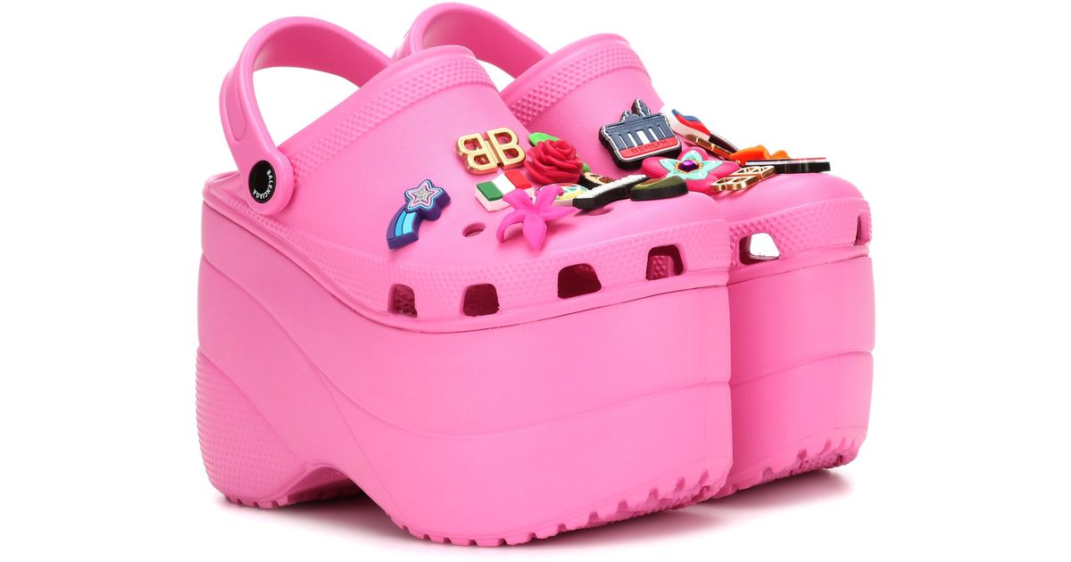 crocs con plataforma rosa