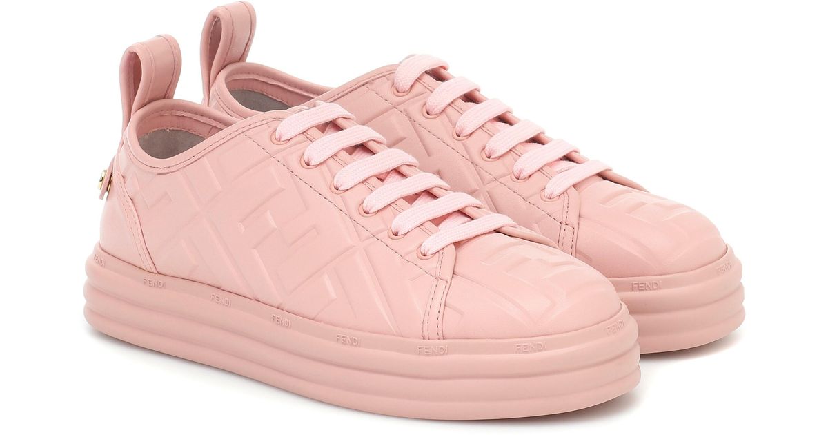 Ugle Høj eksponering kjole Fendi Ff Embossed Leather Sneakers in Pink | Lyst