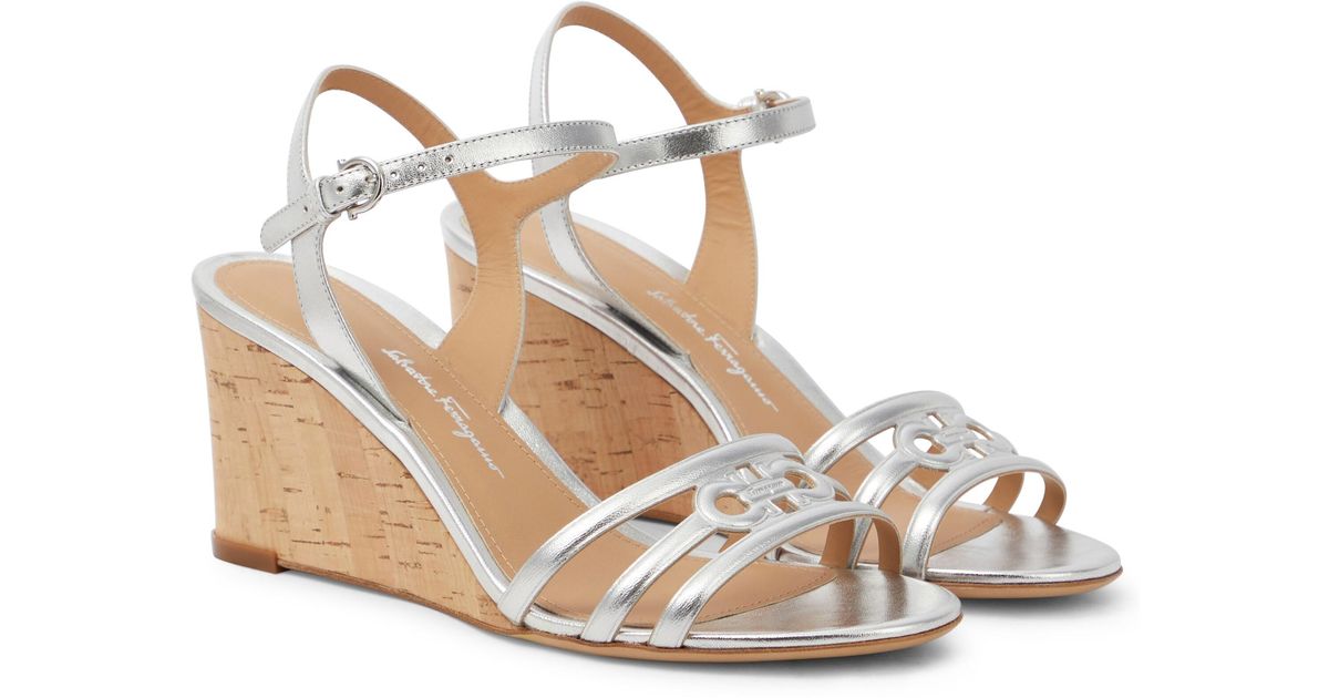 Ferragamo Leder Wedge-Sandalen Fieri aus Metallic-Leder Damen Schuhe Absätze Sandalen mit Keilabsatz 