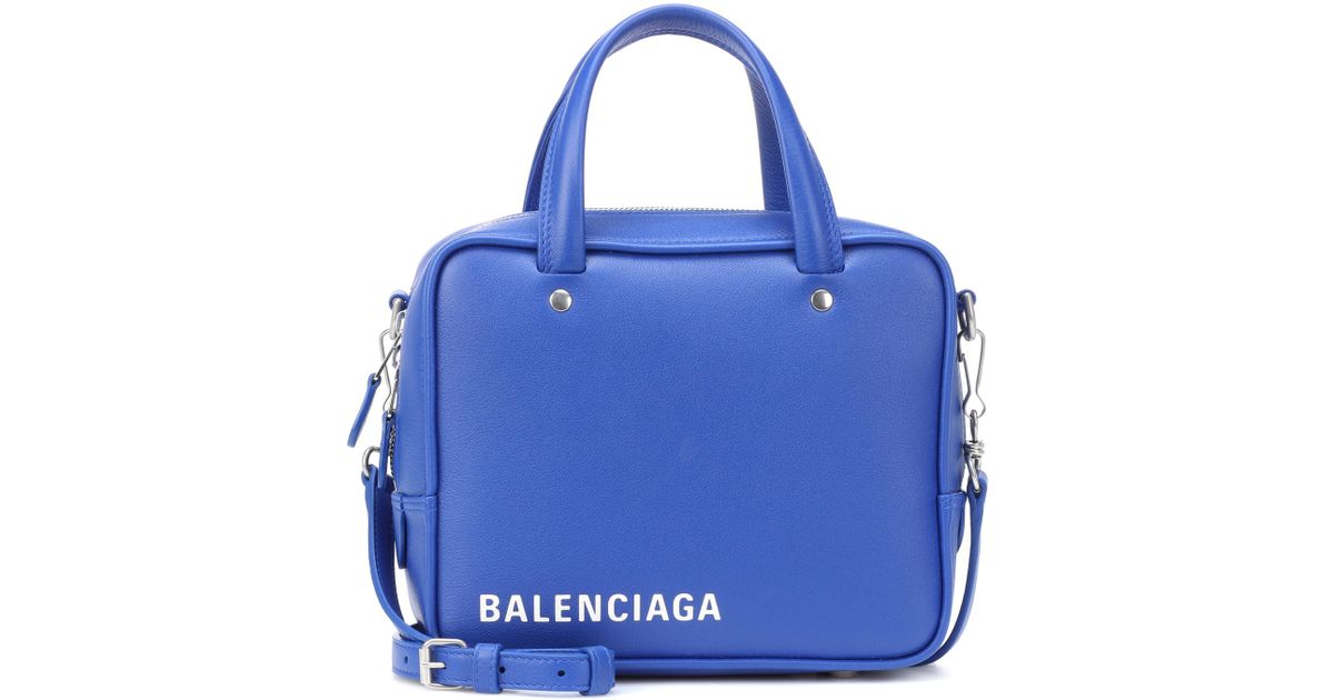 balenciaga triangle square xs