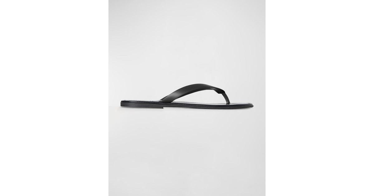 The Row Beach Rubber Flip Flops in Black | Lyst