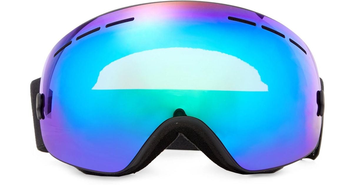 mirrored ski goggles