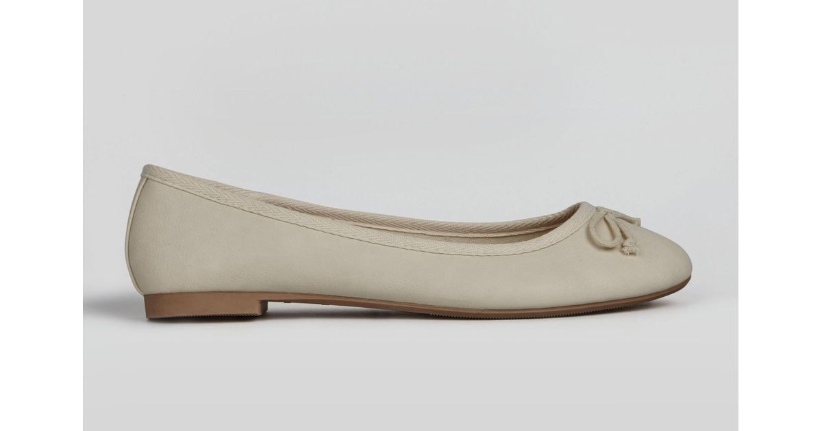 cream ballet pumps