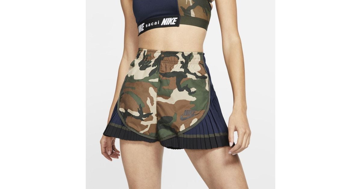 Nike X Sacai Womens Camo Pleated Tempo Shorts in Black | Lyst