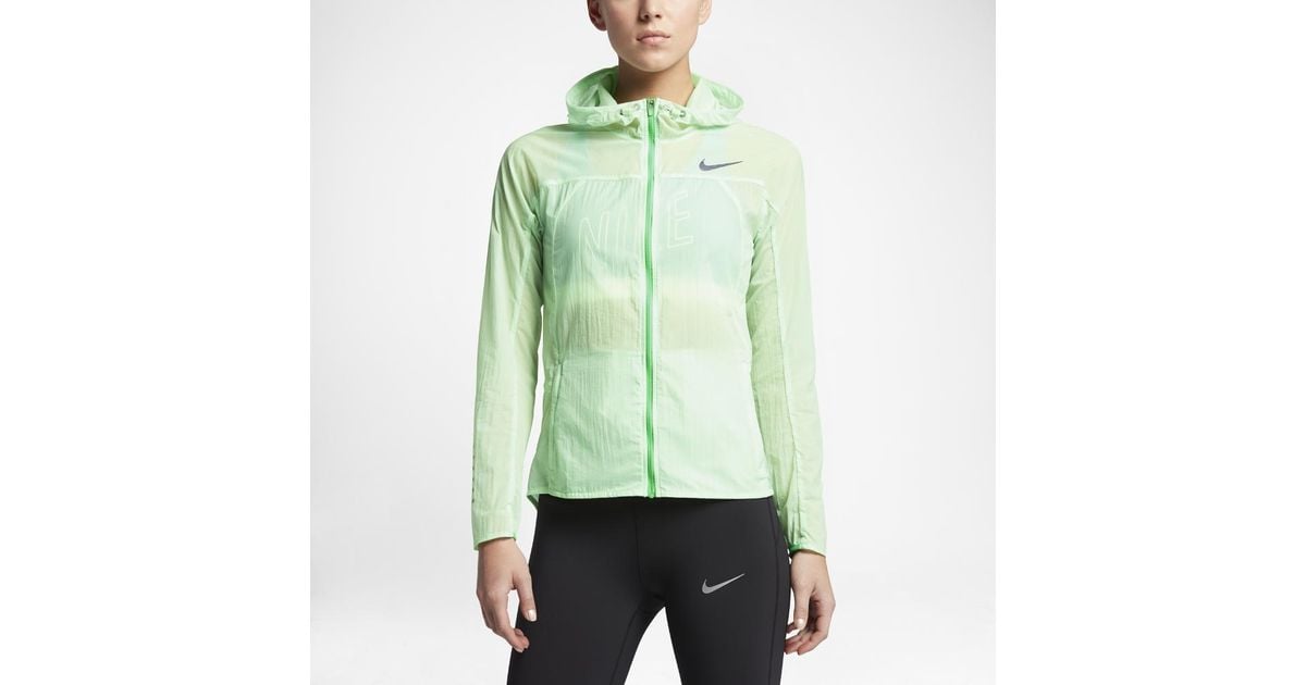 Nike Impossibly Light Women's Running Jacket in Green | Lyst
