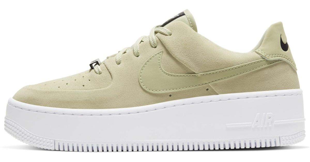 Nike Air Force 1 Sage Low Shoe in Green | Lyst UK
