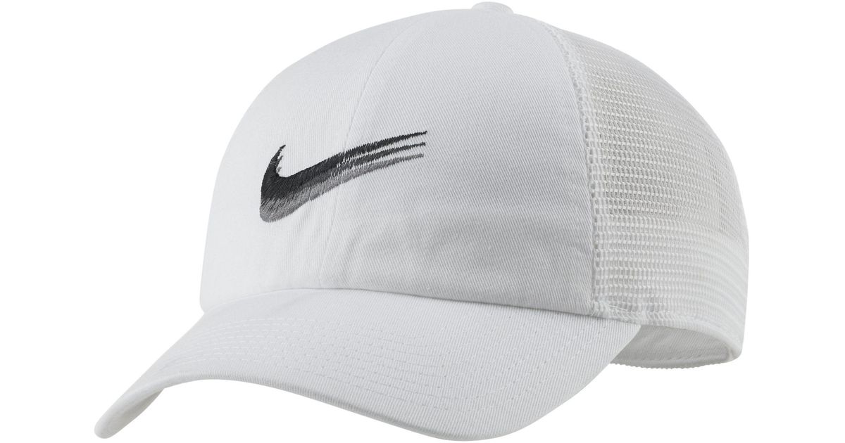 Cappello trucker Sportswear Heritage 86 Swoosh di Nike in Bianco | Lyst