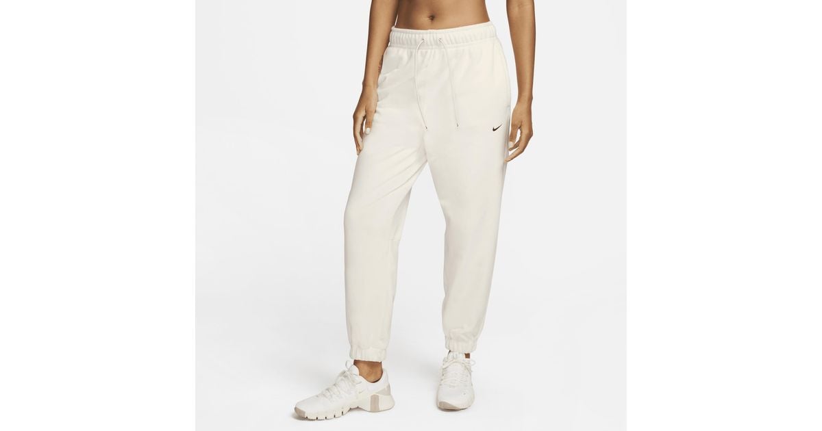 Nike Therma fit One Loose Fleece Pants in Natural Lyst